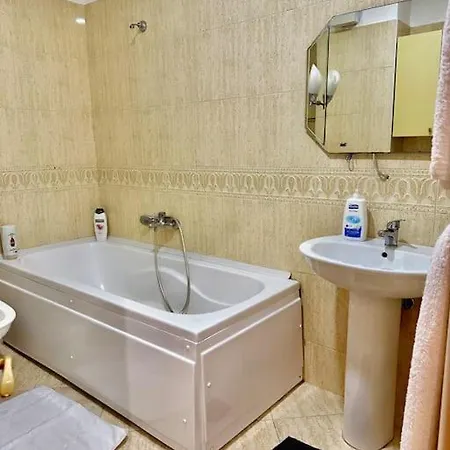 8th Floor Luxury Tirana 2 شقة