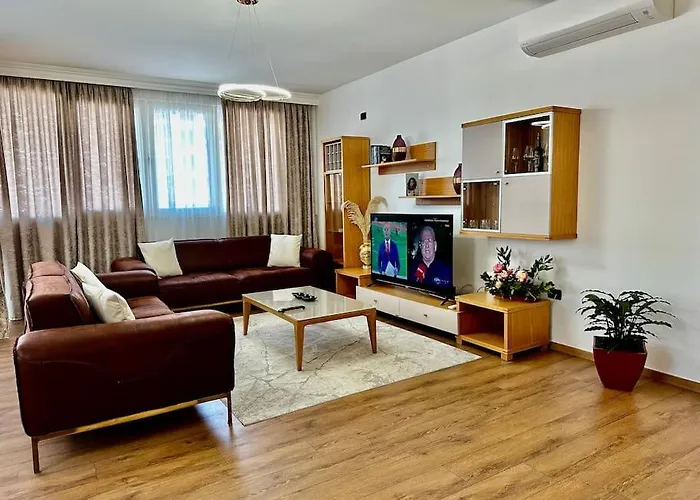 8th Floor Luxury Tirana 2 * Selitë e Vogël