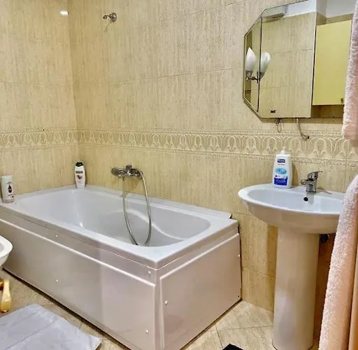 8th Floor Luxury Tirana 2 דירה